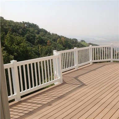 Corrimão de cerca de vinil branco